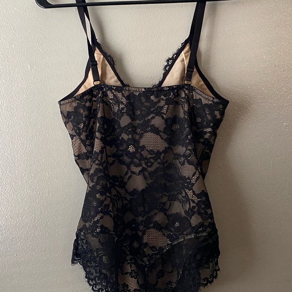 Black and Tan Lace Chemise with Scalloped Trim - Picture 5 of 9